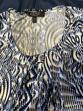 Ladies sleeveless Kasper Blue Black and White Abstract Scoop Neck Top